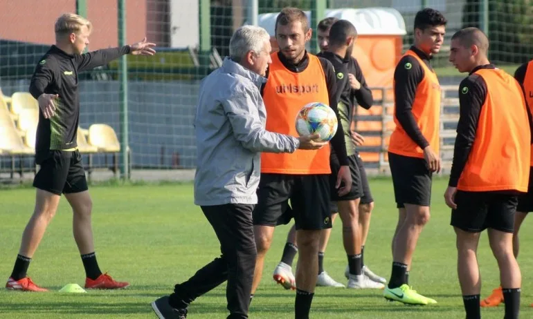 ОФИЦИАЛНО: Ферарио Спасов се завърна начело Ботев Пд - Tribune.bg