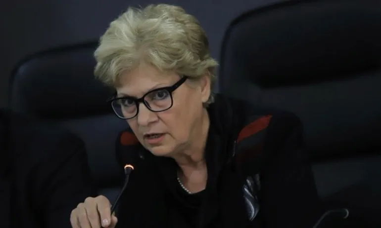 Труд: Комитова дублира договори за зимно почистване на двойна цена - Tribune.bg