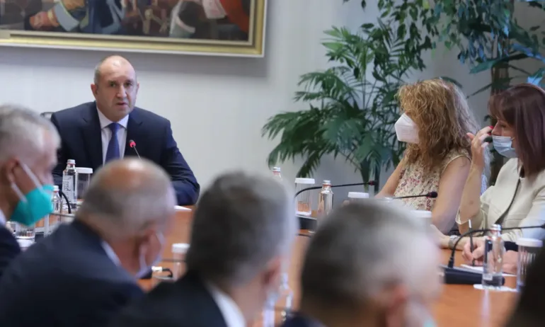 Радев поиска от ЦИК и служебните министри по-високо доверие в машините - Tribune.bg