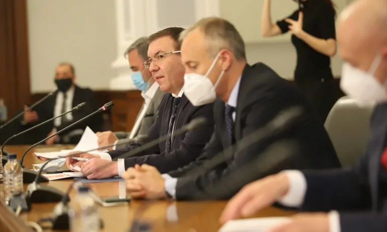 Проф. Ангелов: Отчитаме първи крачки от края на третата вълна на COVID в България - Tribune.bg