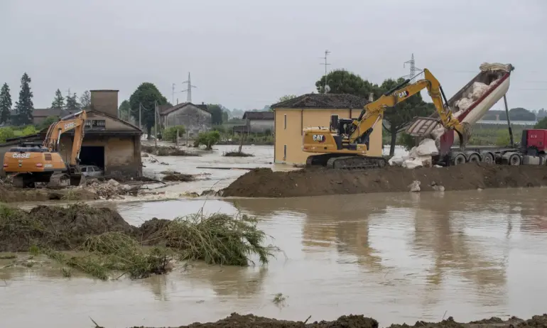 Няма данни за пострадали български граждани при наводенията в Северна Италия - Tribune.bg