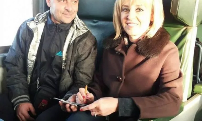 От Архива: Мъж се влюби в Мая Манолова в пътнически влак - Tribune.bg