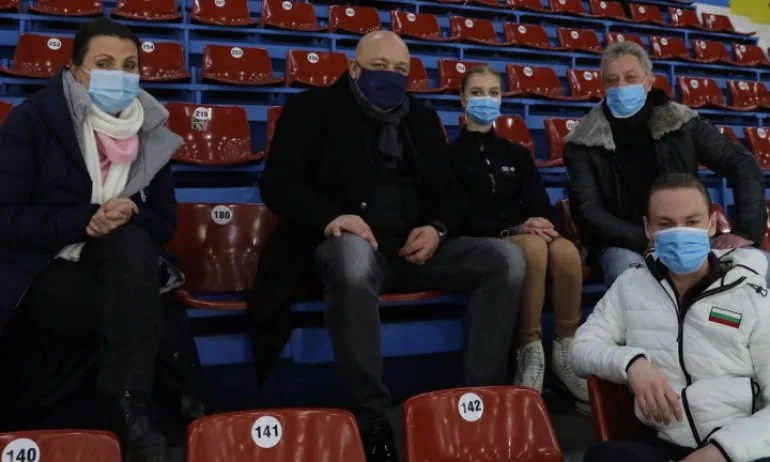 Министър Кралев посети Държавното първенство по фигурно пързаляне - Tribune.bg