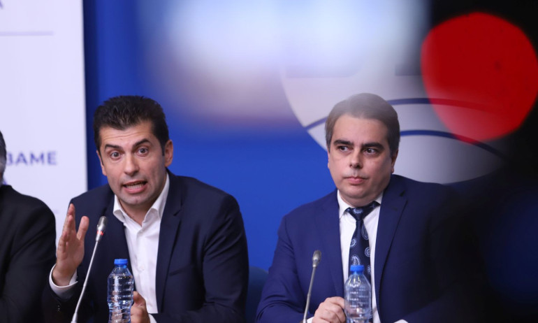 Петков и Василев изчезнаха, намериха си неотложни ангажименти (ОБНОВЕНА) - Tribune.bg