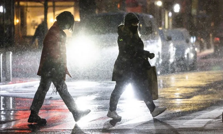 Милиони американци се готвят за снежна буря, която настъпва по Източното крайбрежие - Tribune.bg