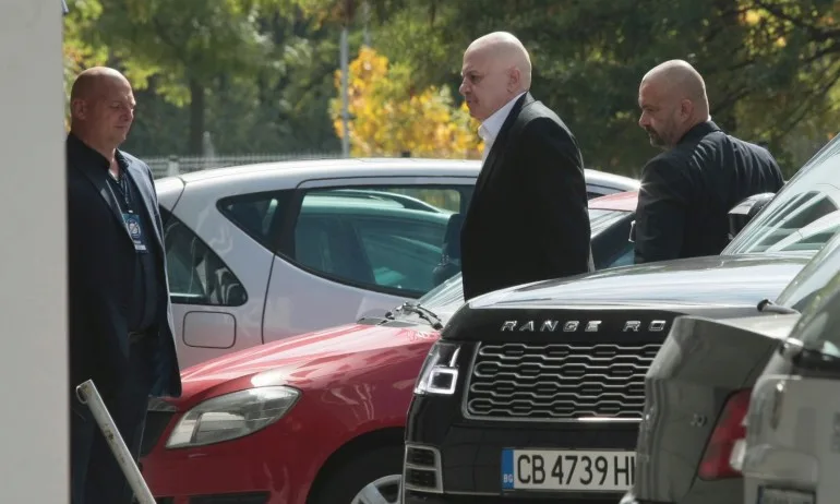 Трифонов утре в 11 обявявал какво ще прави - Tribune.bg