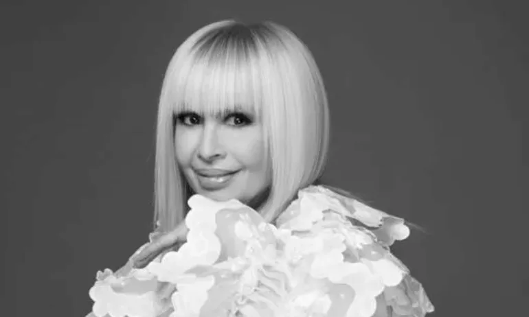 Лили Иванова благодари за цветята и уважението за 8 март - Tribune.bg