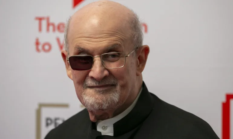 Първа поява на Салман Рушди в Ню Йорк след нападението с нож миналата година - Tribune.bg