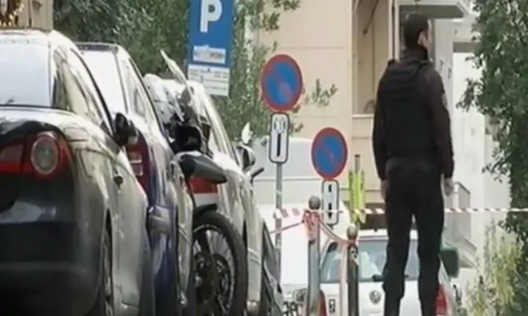 Бомба избухна пред църква в Атина - Tribune.bg