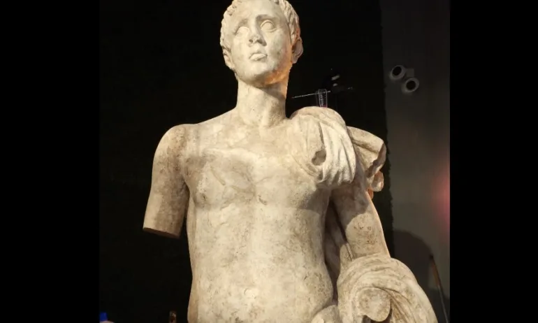 Разкриха кой е изобразен на откритата първа статуя в Хераклея Синтика - Tribune.bg