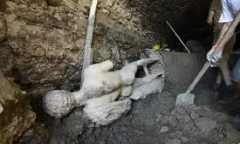 Местят статуята на Хермес от Хераклея Синтика в музея в Петрич - Tribune.bg