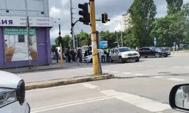 Ученичка пострада, след като беше блъсната на столичния бул. Константин Величков - Tribune.bg