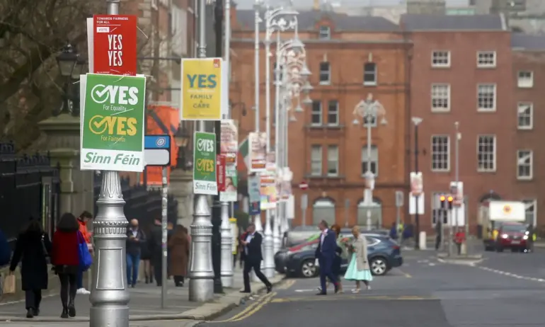 Ирландците не искат модерна Конституция: Членът за майката, която полага грижи у дома, остава - Tribune.bg