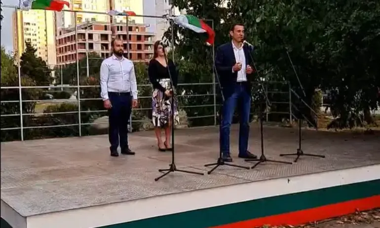 Недоволство: Кандидат за кмет в нарушение – агитира с националния флаг - Tribune.bg