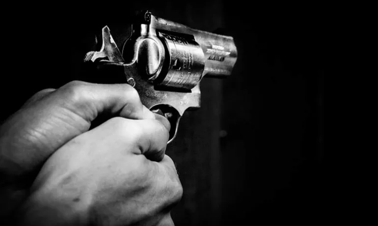 Ученик е извадил пистолет в час във Френската гимназия в София - Tribune.bg