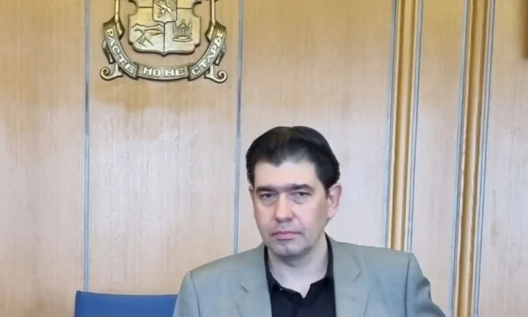 Таков към ДБ: Искате да съборите паметника, да си измиете очите за управлението с БСП - Tribune.bg