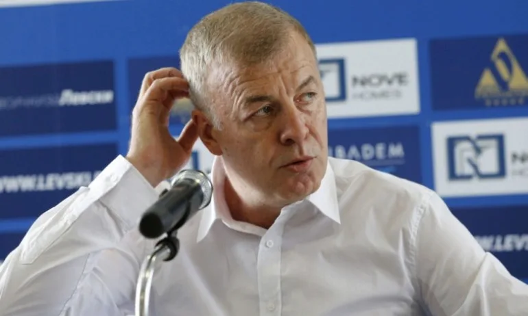 Сираков: Няма как да се направи отбор чрез постоянната смяна на играчи - Tribune.bg