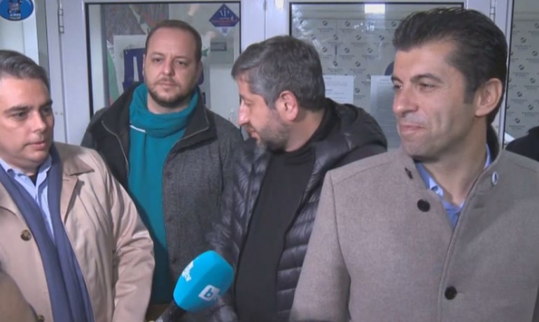 И ДБ недоволни: Петков и Василев на спешна среща с Христо Иванов - Tribune.bg