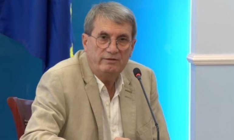 Доц. Хинков: Трябва да сме готови за още една ковид вълна през февруари - Tribune.bg