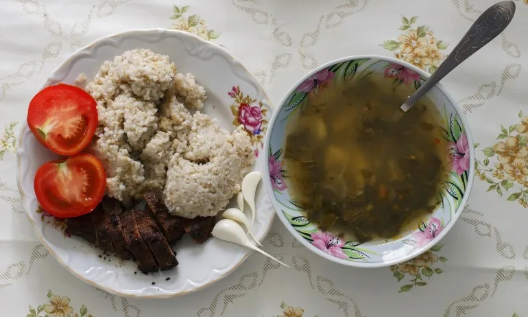 Училищните купони били с различна цена заради възрастта на децата, а не финансовите възможности на родителите - Tribune.bg