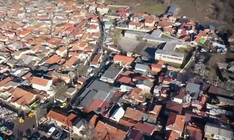 Жители на кв. Филиповци на протест срещу незаконно гето, което се разраства - Tribune.bg