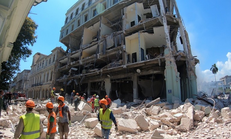 25 са вече жертвите, между тях бременна жена и дете, при експлозията в Хавана - Tribune.bg