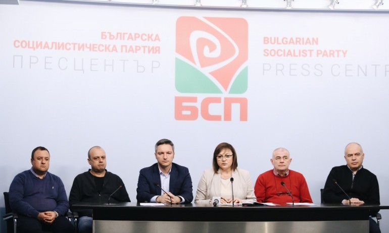 Нинова: Правителството не е взимало решение за снабдяване на Украйна с оръжие - Tribune.bg