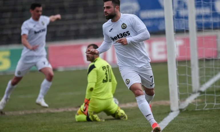 Славия взе победата от Монтана - Tribune.bg