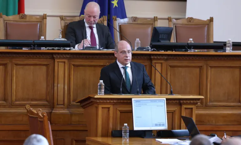 Социалният министър опита да успокои БСП: Средствата от Сребърния фонд няма да бъдат откраднати - Tribune.bg