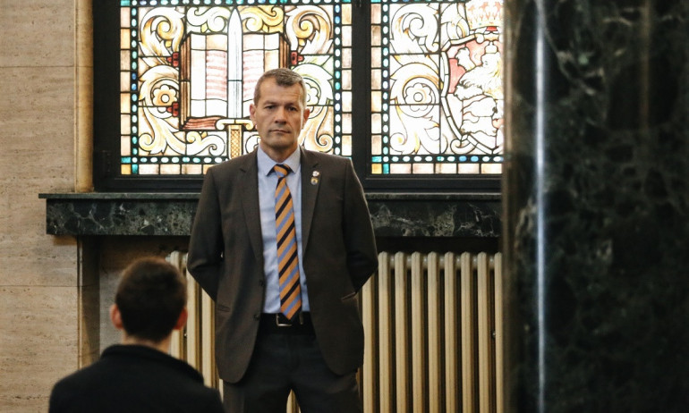 3000 лв. глоба за Боян Расате за нахлуването в офис на ЛГБТ общността в София - Tribune.bg