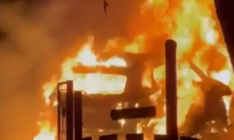 Запалиха колата и входната врата на кмета на Бистрица - Самуил Попов - Tribune.bg