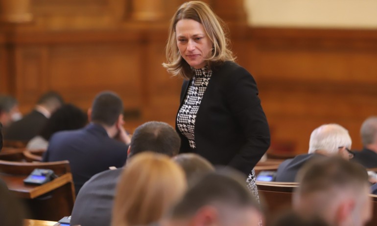 Ива Митева: Гюров каза лъжа. Нивото, до което се стига, не е добре - Tribune.bg