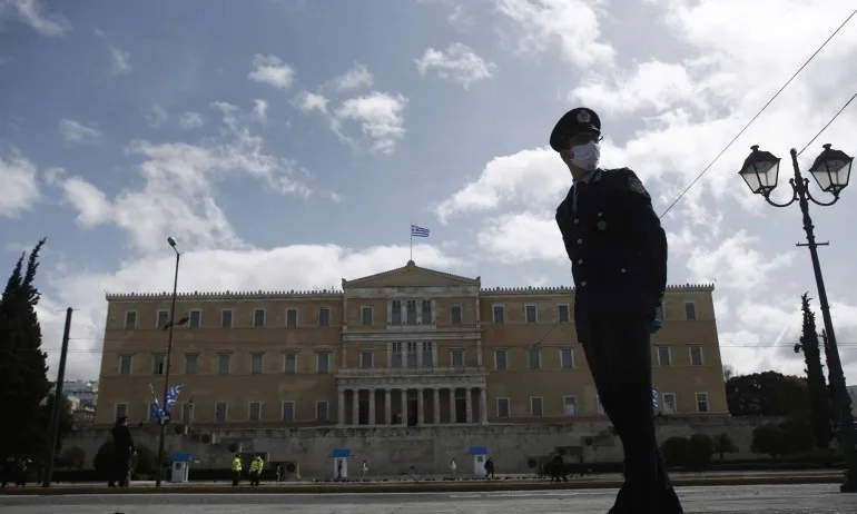 Гърция удължи карантината и въвежда self testing - Tribune.bg