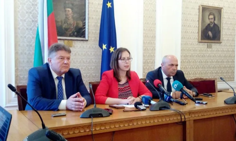 Дават Корнелия Нинова на главния прокурор за насаждане на страх и паника - Tribune.bg