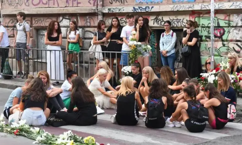 Мълчаливо бдение в памет на 15-годишния Филип, прегазен на пешеходна пътека в София - Tribune.bg