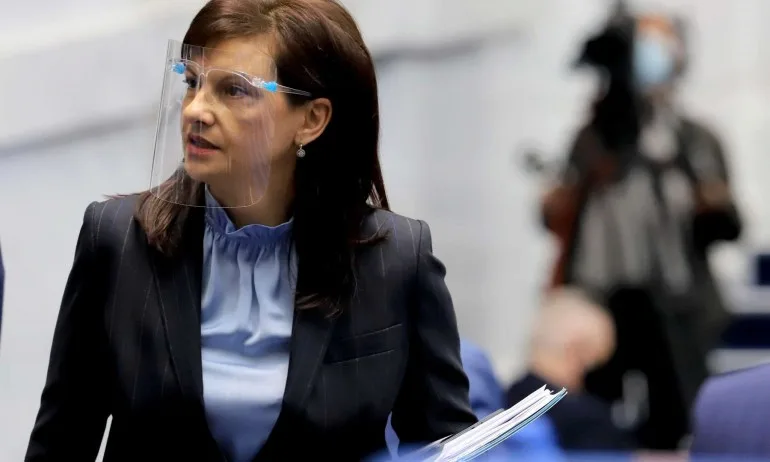 Дариткова: Имаме готов законопроект за гласуване на лица под карантина или в болница - Tribune.bg