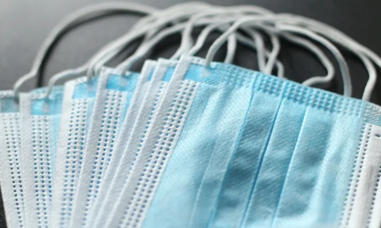 Японски суперкомпютър показа, че е безполезно да се носят две маски - Tribune.bg