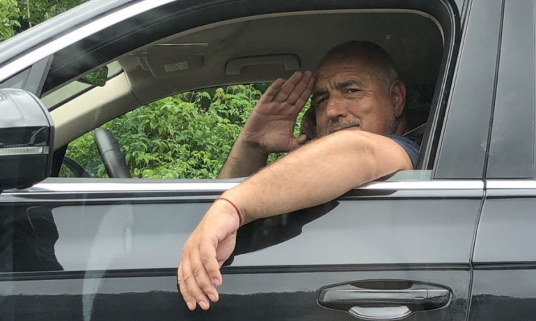 И Бойко Борисов в неделното задръстване на Хемус - Tribune.bg