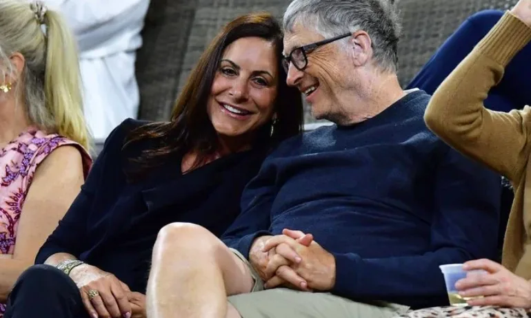 Милиардерът Бил Гейтс има нова приятелка, съобщава Пийпъл. Две години