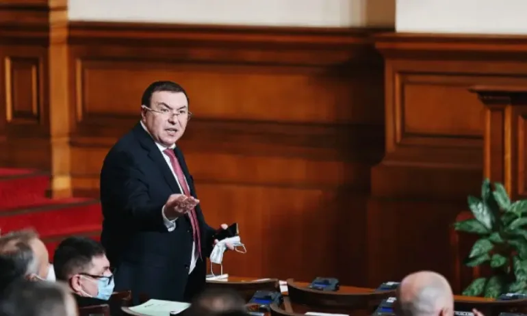 Костадин Ангелов: Странно е поведението на здравното министерство при новата COVID вълна - Tribune.bg