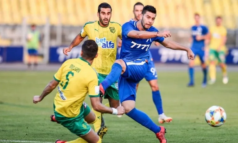 ОФИЦИАЛНО: Голмайсторът на Левски с нов договор - Tribune.bg