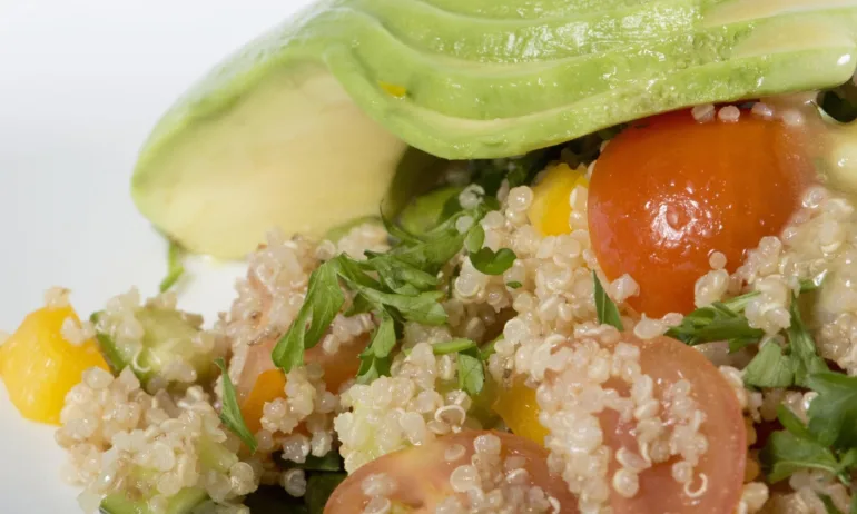 Тук е диктатура и място за глезотии няма, само соево лате, киноа и чия с карпачо от краставици - Tribune.bg