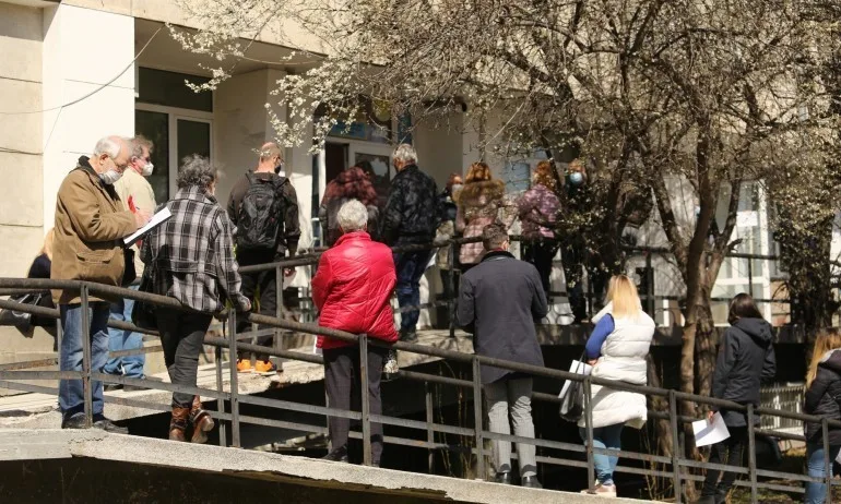 Зелени коридори за ваксинация във ВМА и ИСУЛ - Tribune.bg