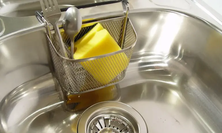 Митничари задържаха 9600 литра контрабандно веро - Tribune.bg