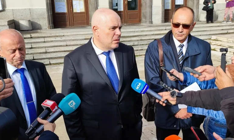 Гешев се срещна с роднини на пострадалите жени при катастрофата на 1-ви октомври в Стара Загора - Tribune.bg