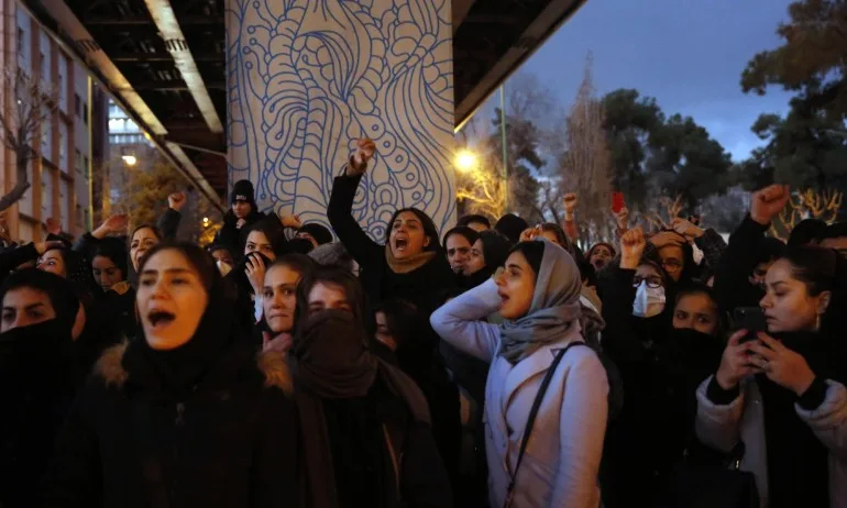 Втори ден на протести срещу властта в Иран - Tribune.bg