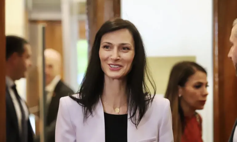 Мария Габриел връща първия мандат днес - Tribune.bg