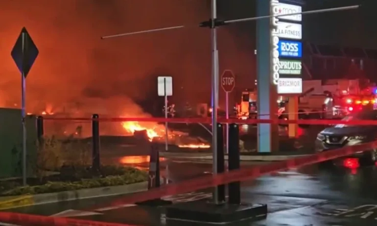 Медицински самолет с шест души се разби във Филаделфия - Tribune.bg