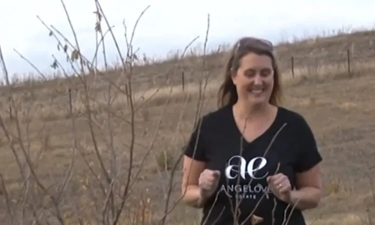 Американка се премести от Ню Йорк в Гюешево, за да произвежда ракия - Tribune.bg