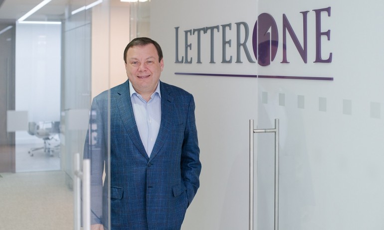 Руски олигарх от списъка със санкции: Вече нямам пари дори за чистачка - Tribune.bg